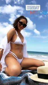 Olivia Munn Gunt White Bikini Getting Wet Bit Tits 1