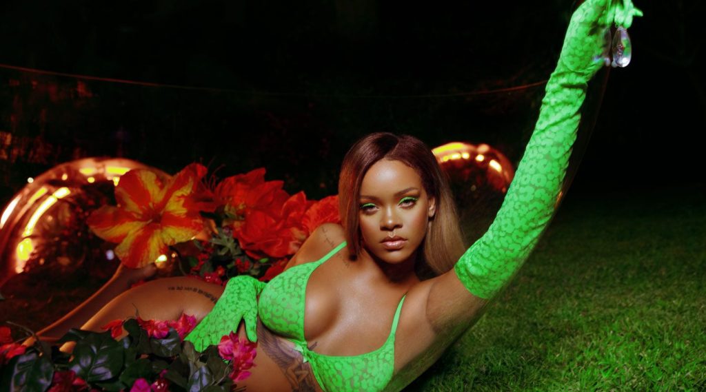 Rihanna Big TIts Green Bra Nude No Panties