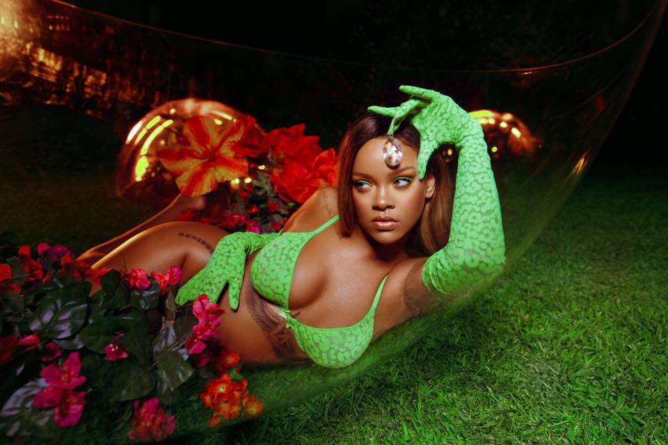 Rihanna Big TIts Green Bra Nude No Panties