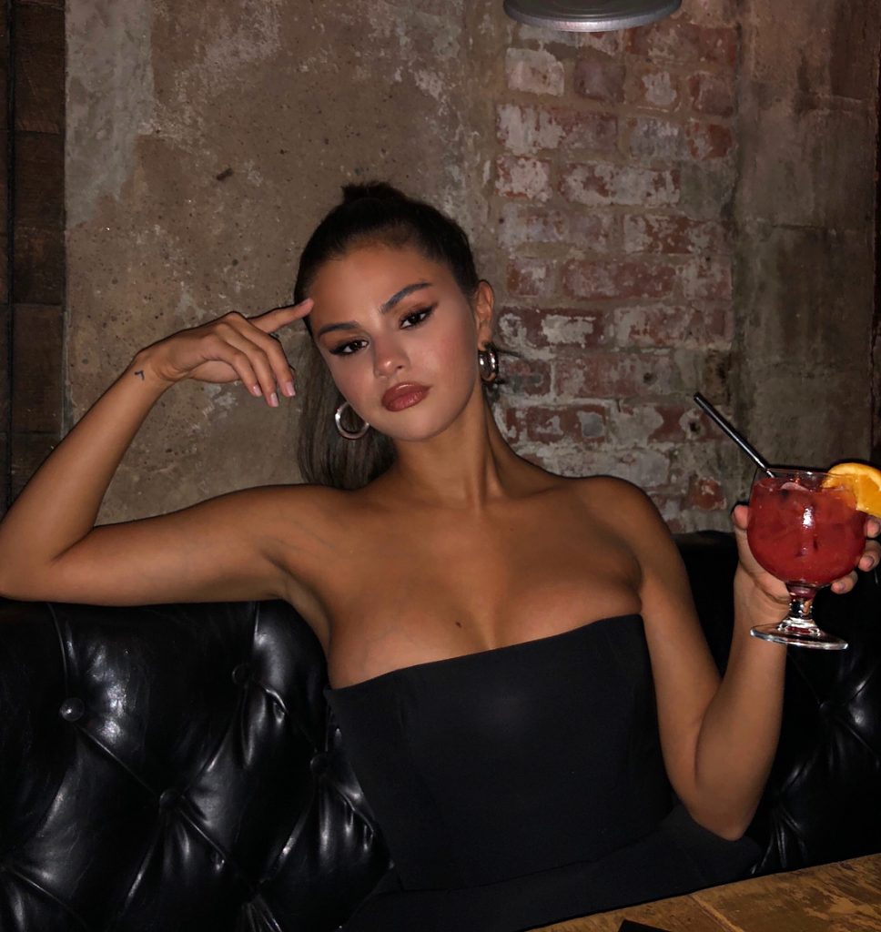 Selena Gomez Big New Tits New Face Drinking Cleavage 3