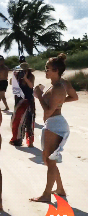 Jennifer Lopez Dancing in a Bikini