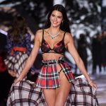 Kendall Jenner Walking 2018 Victorias Secret Fashion Show