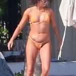 Sarah Hyland Tits Out Nude Bikini