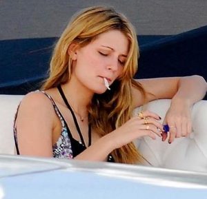 Celeb Smoking Weed Bella Thorne