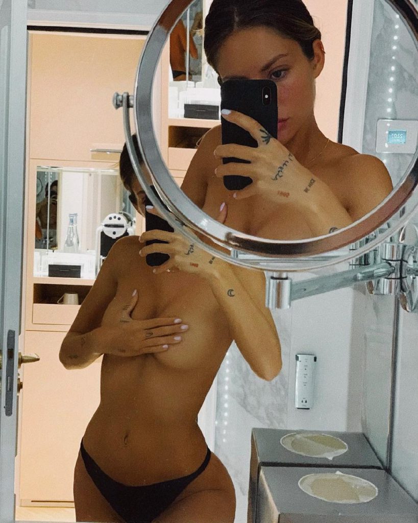 Top 10 Instagram Mirror Selfies