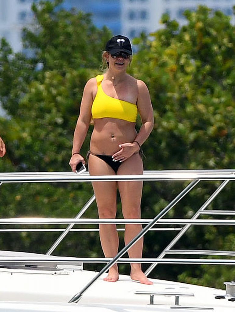 Britney Spears Beach Body 11