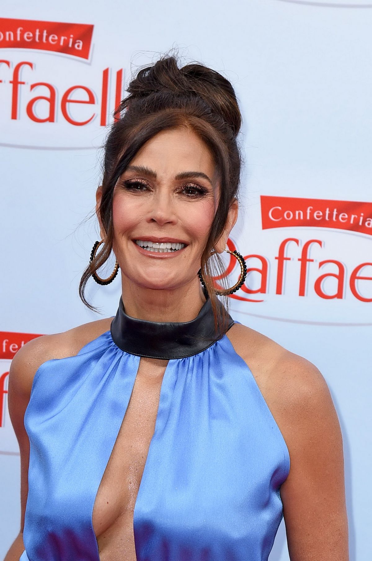 Teri Hatcher Got Them Tits Out of the