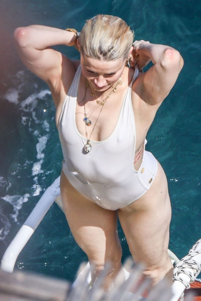 Amber Heard Nipples Wet White