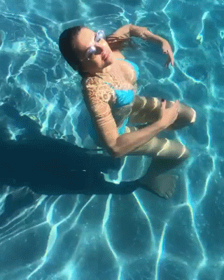 Elizabeth Hurley Tits Bikini Wet