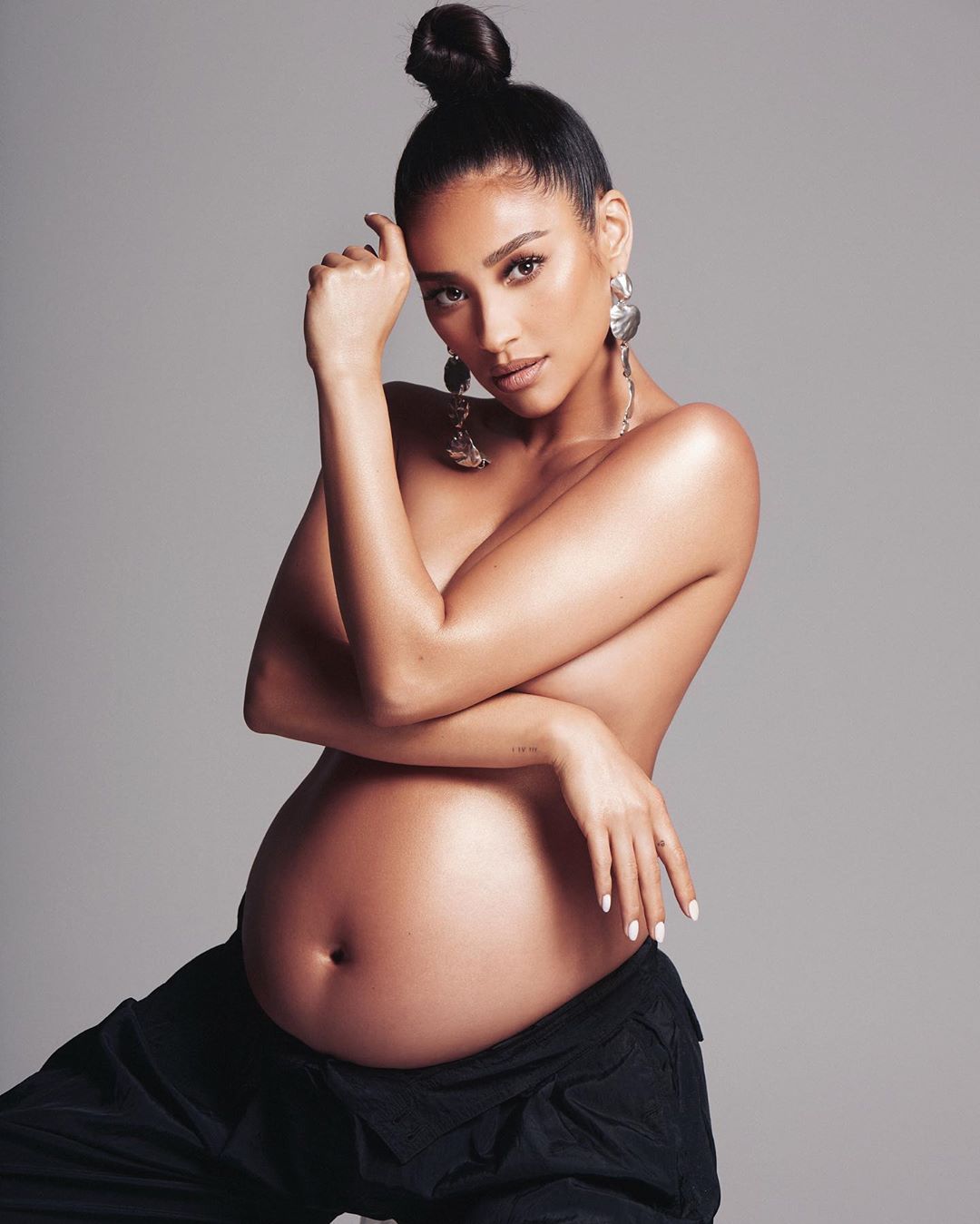 Shay Mitchell Pregnant