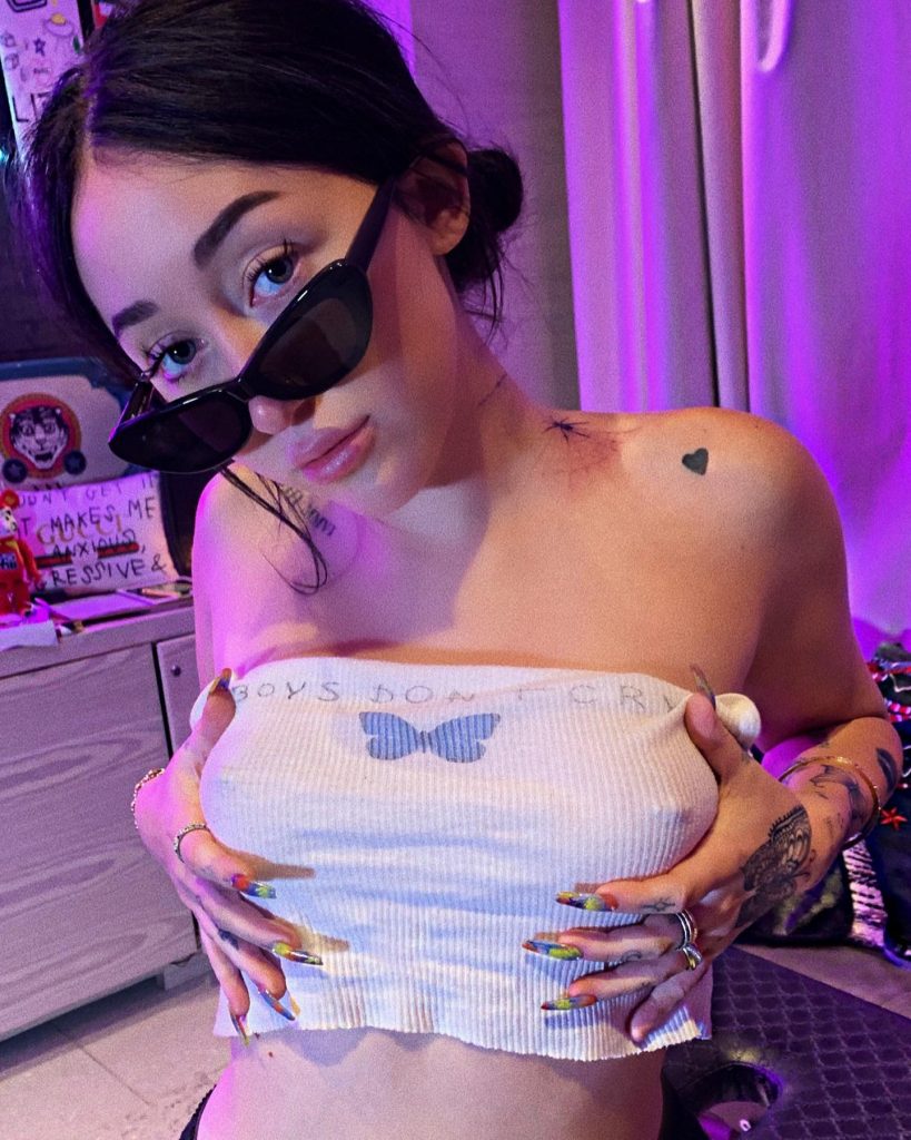 Sexy Noah Cyrus Enjoys A Sunny Day With Family And