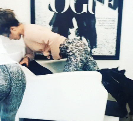 Kate Beckinsale Legs Spread Weirdness