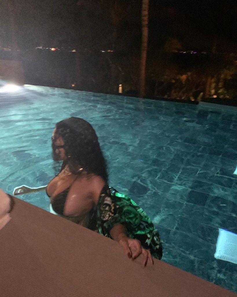 Rihanna Getting Them TItties Wet