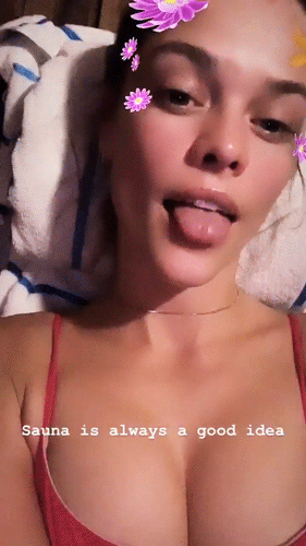 Nina Agdal Tits