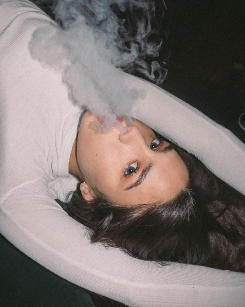 Top 10 Girls Smoking With GEEKEY 