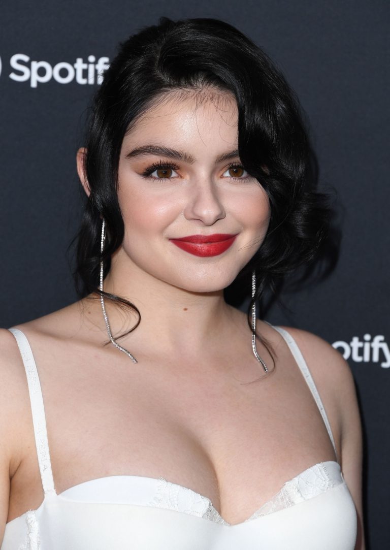 Ariel Winter’s Hairy Face And Big Tits Of The Day