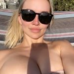 Lindsay Pelas Tits