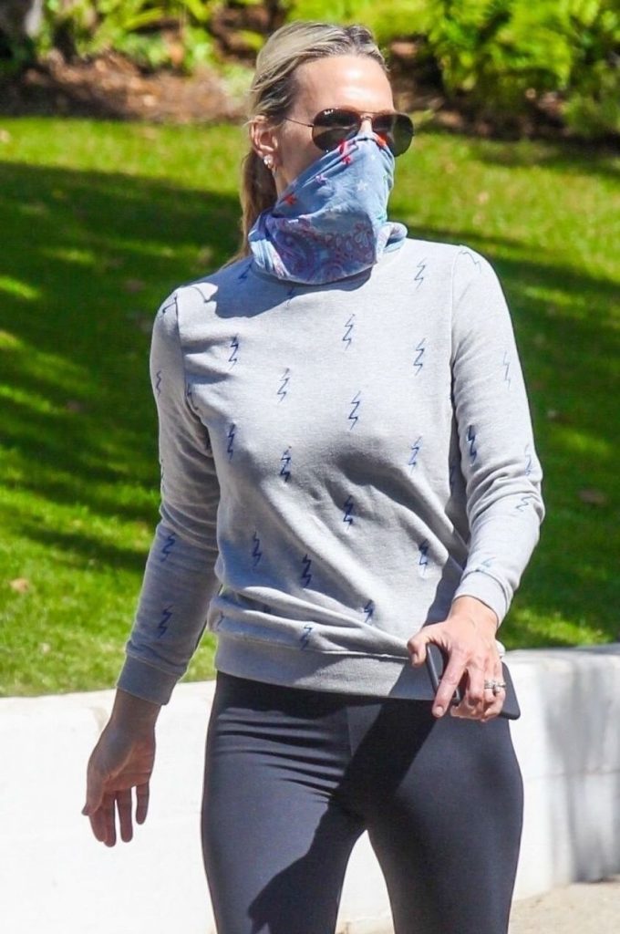 Celebs in Masks Molly Sims