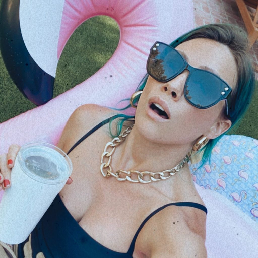 Hilary Duff Sexy Cleavage