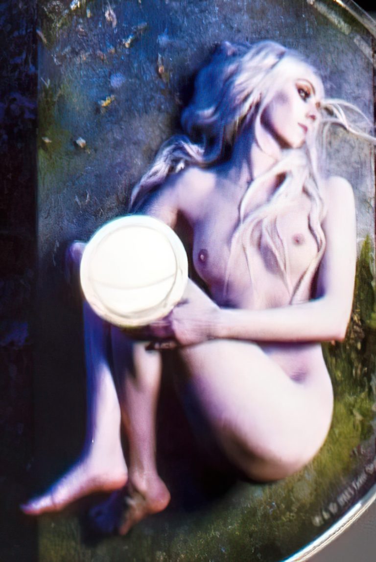 Taylor Momsen Is Nude On Her Cd Of The Day