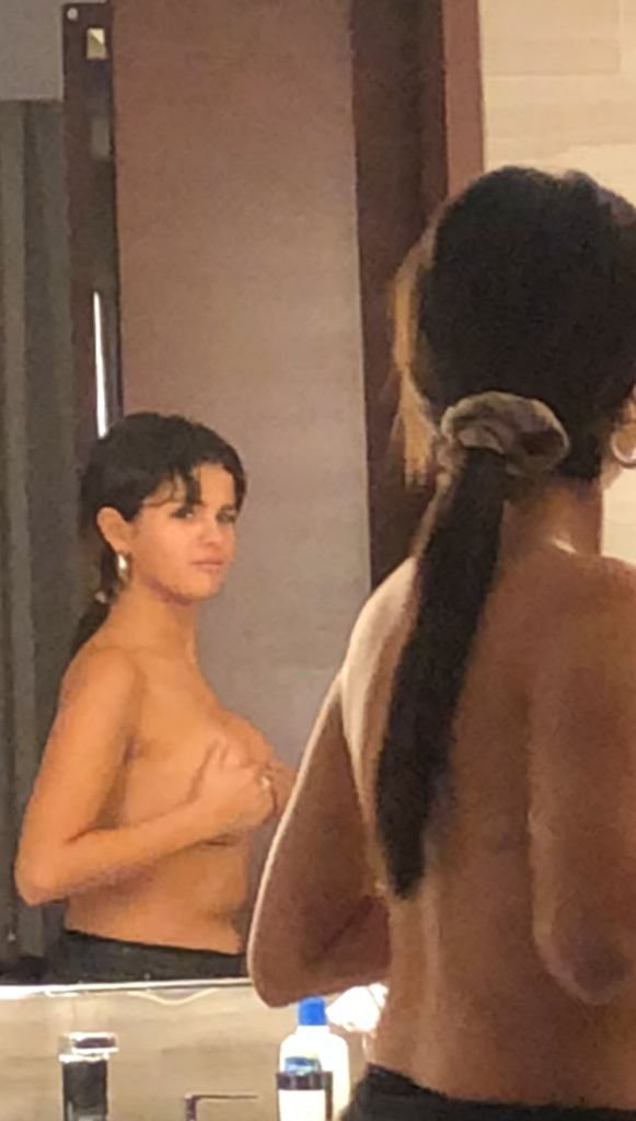 Selena Gomez Topless 2 5192