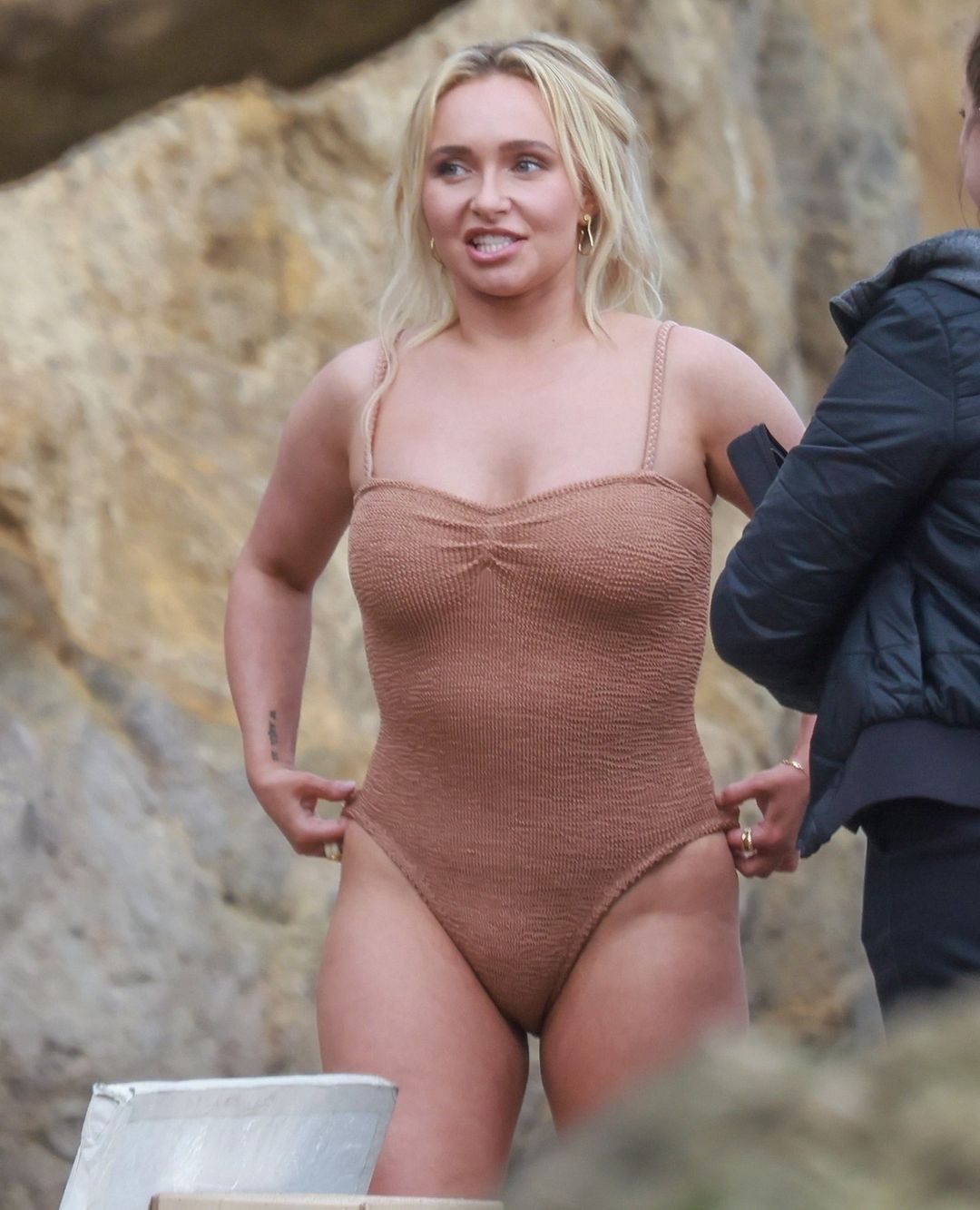 Hayden Panettiere Swims 1