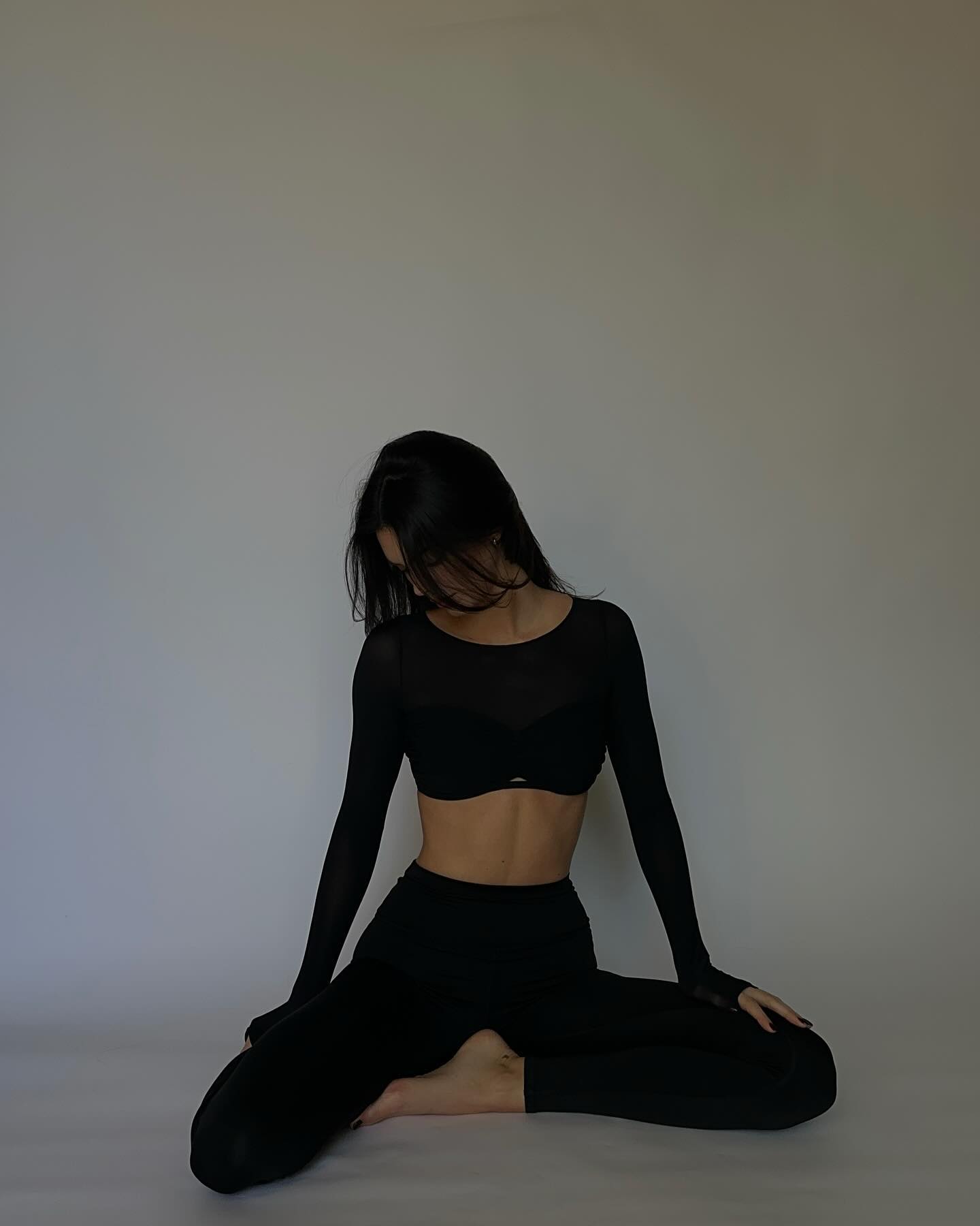 3 Yoga Poses To Combat The Mid-Afternoon Slump  Kendall jenner style,  Kendall style, Kendall jenner body