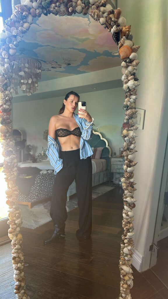 Bella Thorne’s Bra Top Selfie of the Day